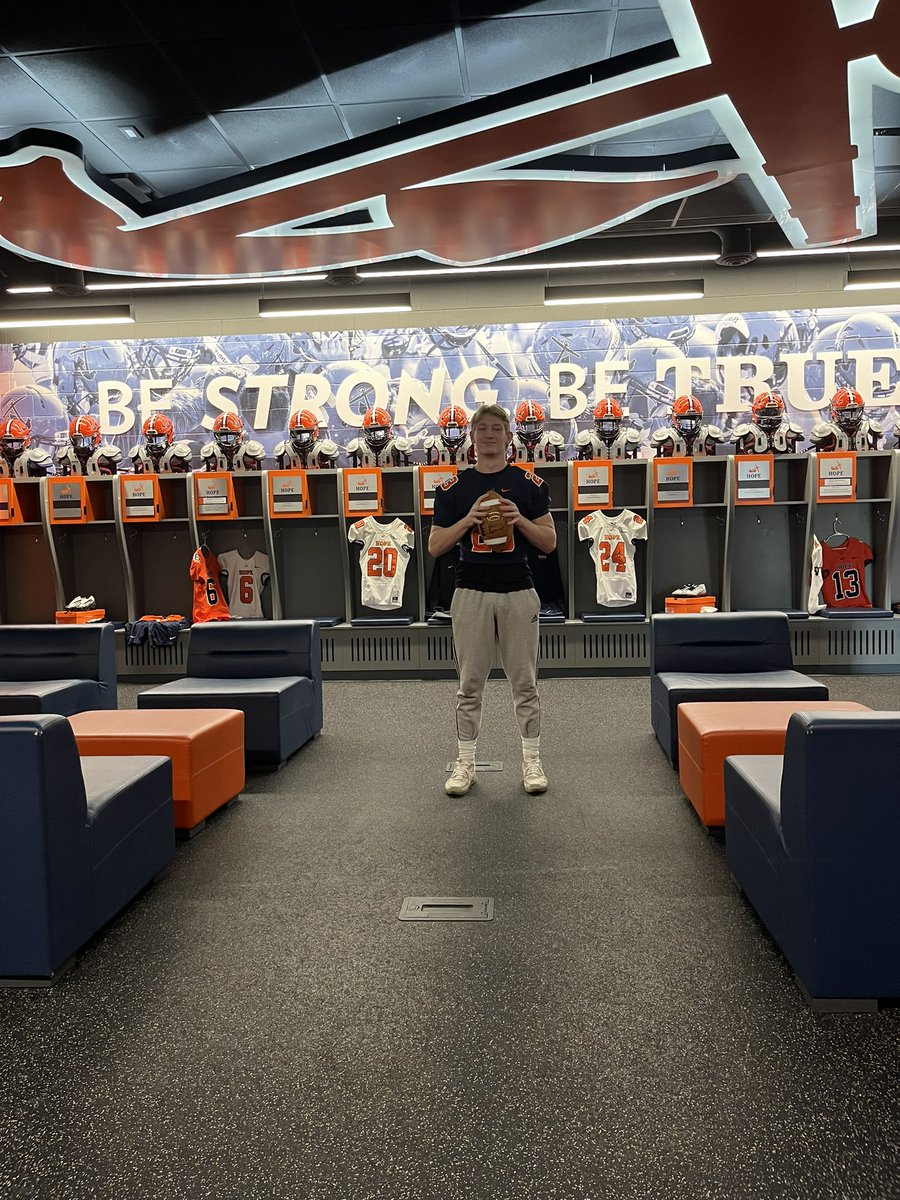 Thankful to receive an offer from <a href="/HopeCollegeFB/">Hope College Football</a> after an amazing visit! Thank you <a href="/CoachHawken/">Andrew Hawken</a> <a href="/PStuursm/">Peter Stuursma</a> <a href="/jacobpardonnet/">Jacob Pardonnet</a>