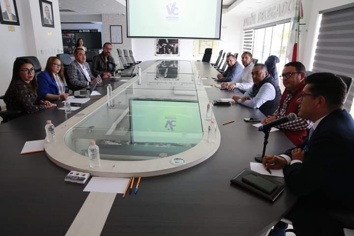 evelyn_parraA's tweet photo. Se llevó a cabo una reunión con directivos de la TAPO, para la coordinación de seguridad en sus inmediaciones,en la reciente inauguración del Centro de Transferencia Modal (Cetram) San Lázaro, para brindar un servicio de calidad a todos los usuarios.🚍 
#PorElBienestarDeVC https://t.co/2UFUvCN8RF