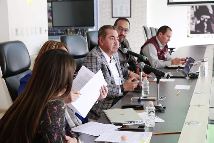 evelyn_parraA's tweet photo. Se llevó a cabo una reunión con directivos de la TAPO, para la coordinación de seguridad en sus inmediaciones,en la reciente inauguración del Centro de Transferencia Modal (Cetram) San Lázaro, para brindar un servicio de calidad a todos los usuarios.🚍 
#PorElBienestarDeVC https://t.co/2UFUvCN8RF