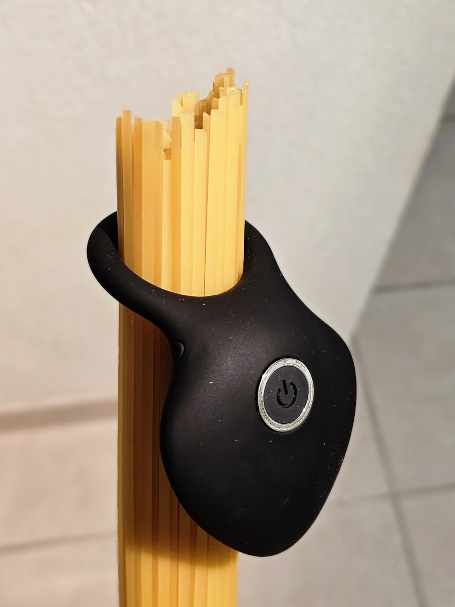 DamDamOfficial's tweet photo. Vraiment sympa ce doseur à spaghetti électrique, grâce à ça je sais exactement quelle quatité je dois manger ! 👍 https://t.co/OIZtJ1IrXD