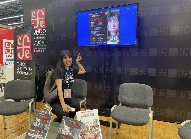 ¡Mañana viernes 4:00 p.m.! En la <a href="/FILGuadalajara/">FIL Guadalajara</a> estaré presentando “Aunque es de noche” con <a href="/pv_marlene/">Marlon PV</a> en el stand del <a href="/FCEMexico/">Fondo de Cultura Económica</a> 🥲