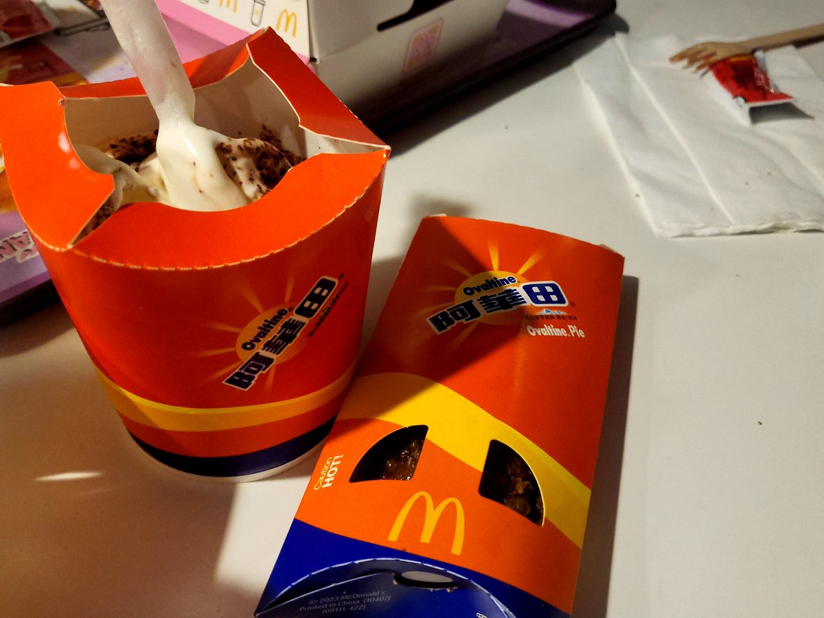 prettytin's tweet photo. #FoodReport
The McCrispy Bacon is really yummy. I love it.
Ovaltine flurry is also good. But the ovaltine pie, i didn't like. https://t.co/OIJPh6FTo1
