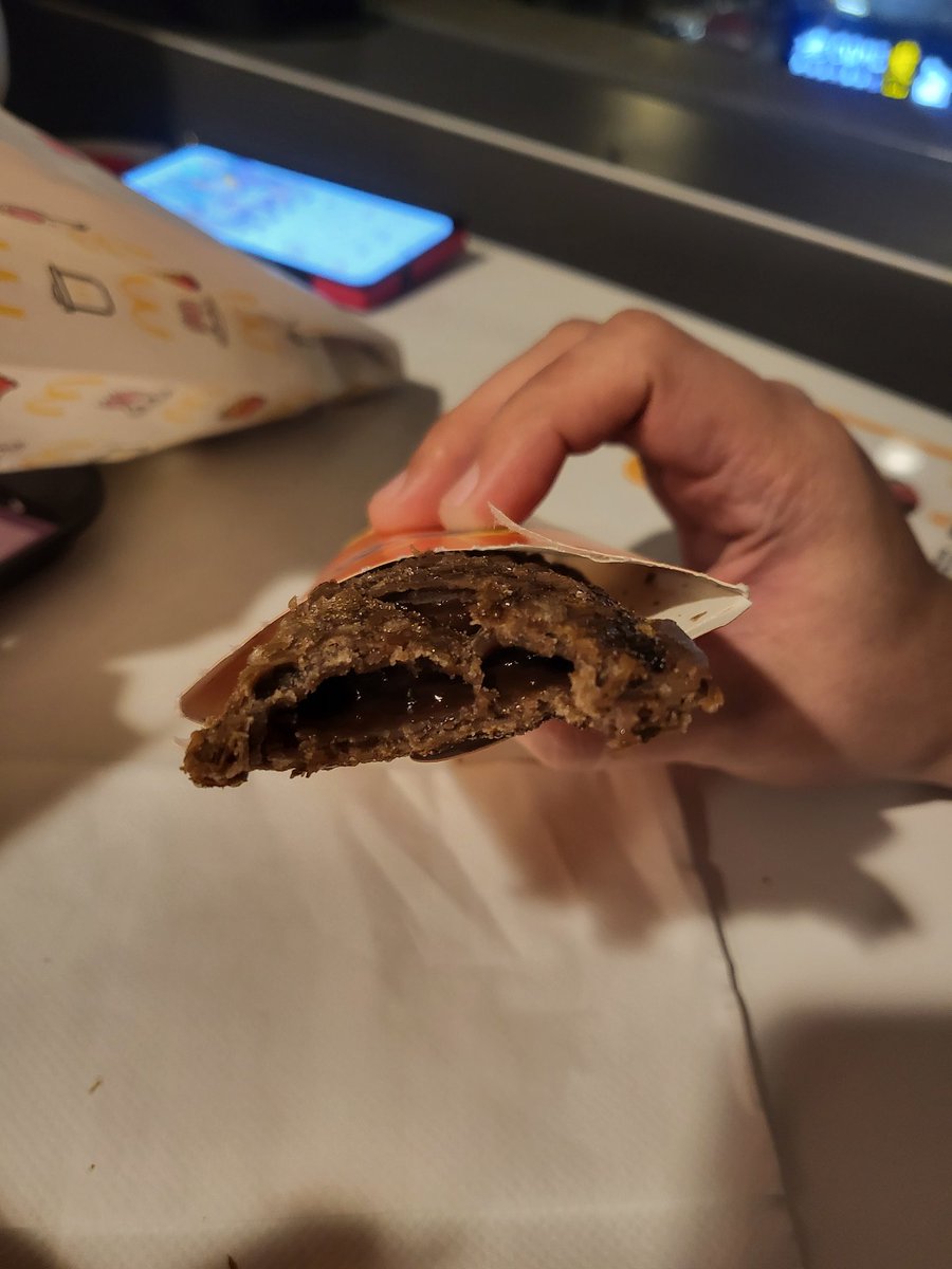 prettytin's tweet photo. #FoodReport
The McCrispy Bacon is really yummy. I love it.
Ovaltine flurry is also good. But the ovaltine pie, i didn't like. https://t.co/OIJPh6FTo1