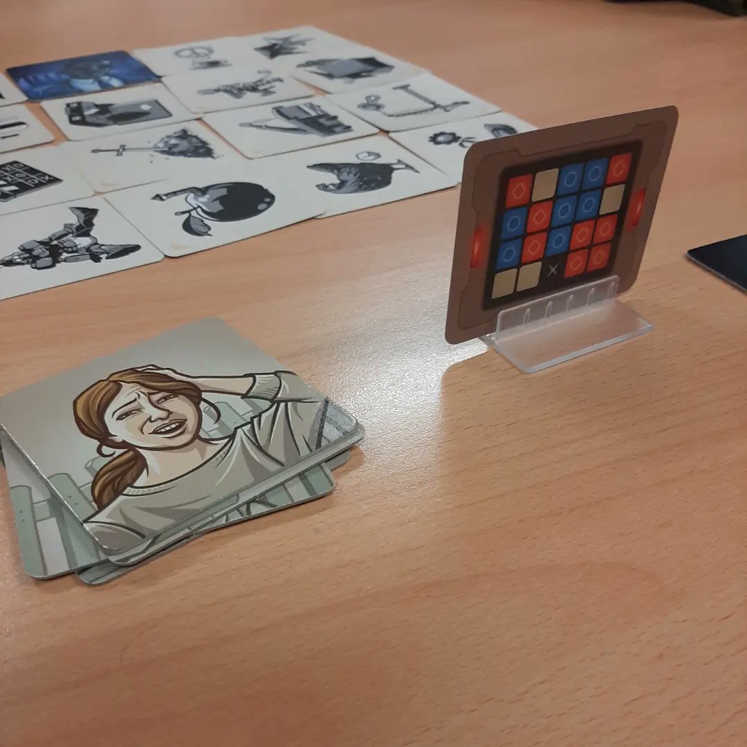 carridisarmati's tweet photo. Trovate le spie. 🥸☠

#carridisarmati #Montebelluna #venerdìludico #venerdìludici #gioco #giochi #giochidatavolo #giocodatavolo #giochiinscatola #giocoinscatola #game #games #boardgames #boardgame #tablegames #tabletopgames  #novembre2023 #autunno #autunno2023 #nomeincodice https://t.co/o25mBYXH4P