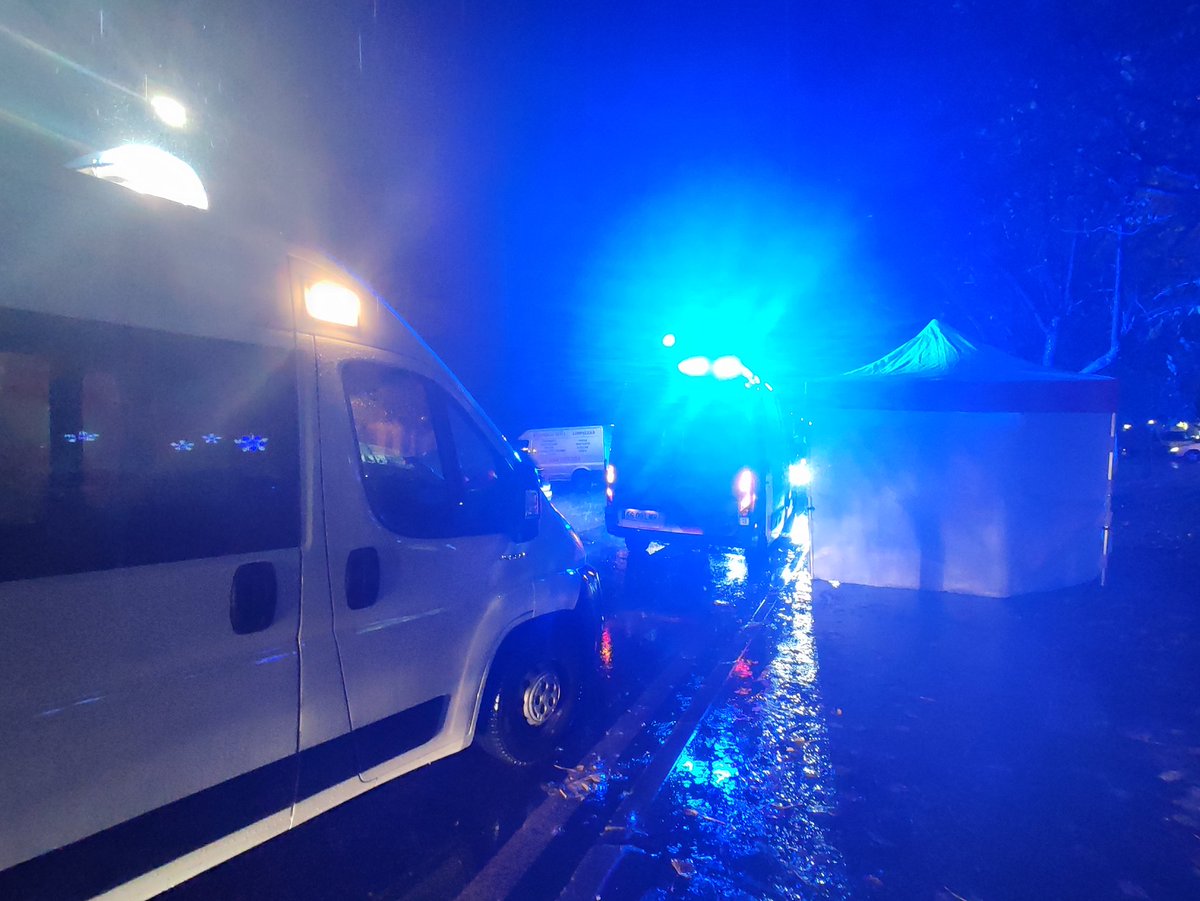 Activados de emergencia a solicitud de #SUMMA112, realizando apoyo logístico a la UVI y <a href="/PoliciaVillalba/">Policía Local Collado Villalba</a>.

🔴 Calle Rincón de Las Eras cortada en sentido Villalba Pueblo por intervención de los servicios de emergencia, eviten circular por la zona .