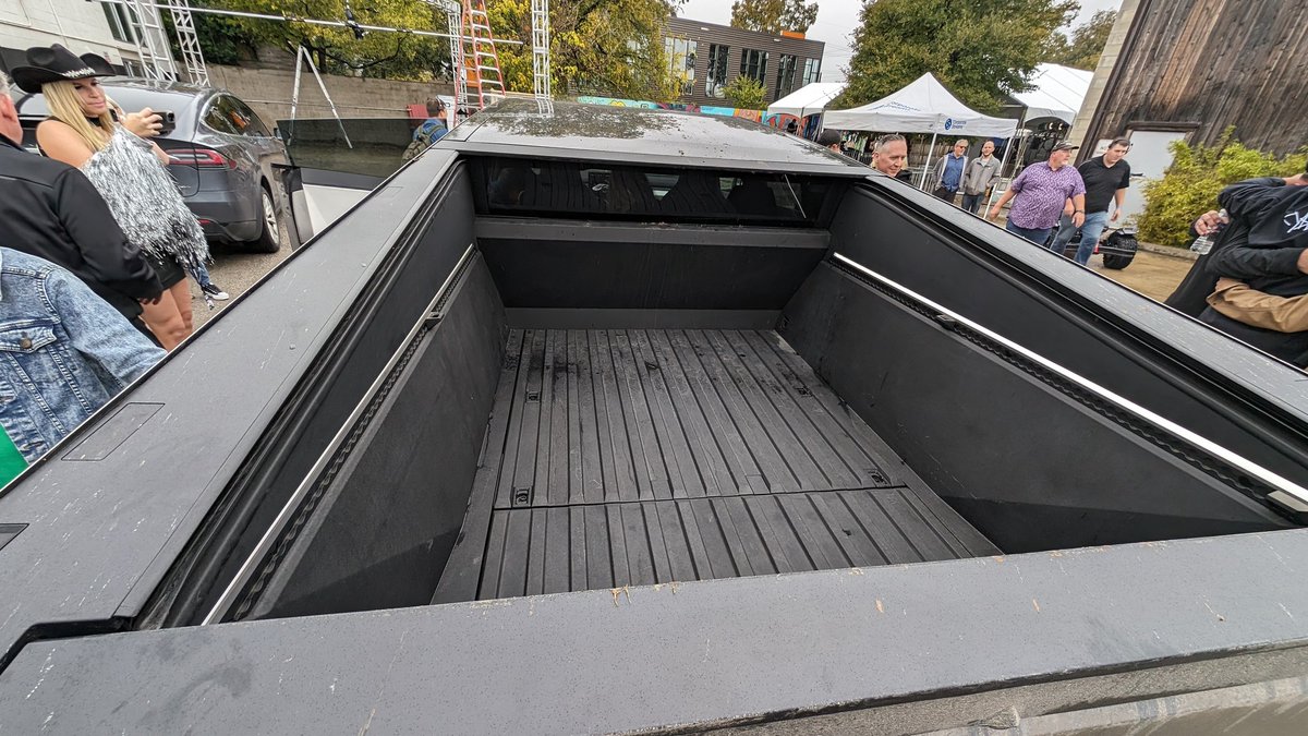 DirtyTesLa's tweet image. Got to see the Cybertruck up close and personal! It's a beast!