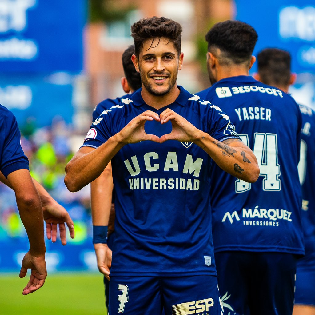 UCAMMurciaCF's tweet photo. 🙌🏻 ¡Cada derbi regional es un latido, cada victoria un eco de emociones compartidas! 

Este domingo, en el Estadio BeSoccer La Condomina, buscaremos más momentos inolvidables ante el #UCAMMurciaRacingCartagenaMarMenor.

Revive la magia de cada celebración, ¡Volvamos a demostrar nuestro #EspírituInquebrantable ! 💪🏻💙