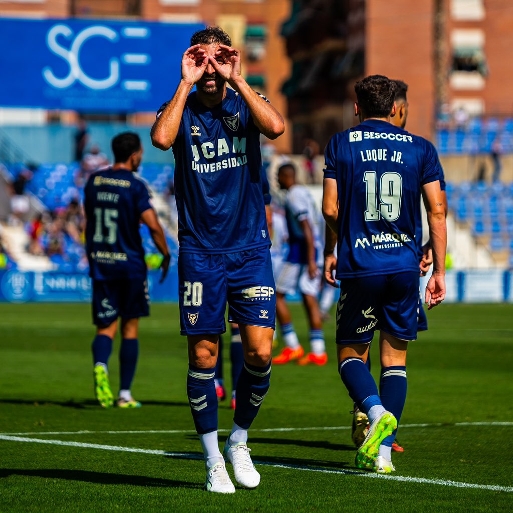 UCAMMurciaCF's tweet photo. 🙌🏻 ¡Cada derbi regional es un latido, cada victoria un eco de emociones compartidas! 

Este domingo, en el Estadio BeSoccer La Condomina, buscaremos más momentos inolvidables ante el #UCAMMurciaRacingCartagenaMarMenor.

Revive la magia de cada celebración, ¡Volvamos a demostrar nuestro #EspírituInquebrantable ! 💪🏻💙