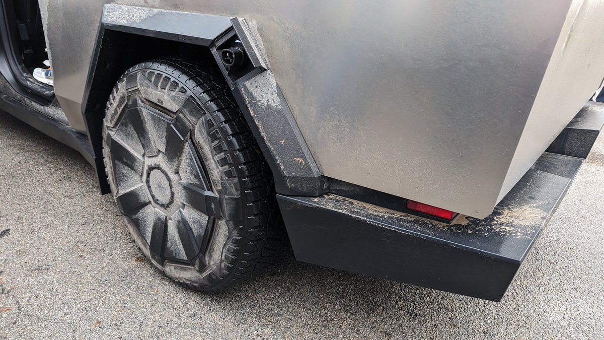 DirtyTesLa's tweet image. Got to see the Cybertruck up close and personal! It's a beast!