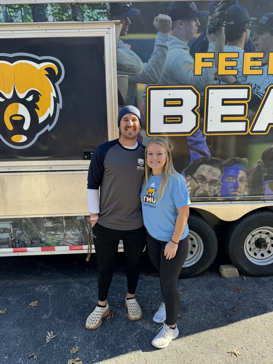 awalker2424's tweet photo. go bears! @TMUSoftball @CoachReich_18 https://t.co/mAJbMk4Jzq