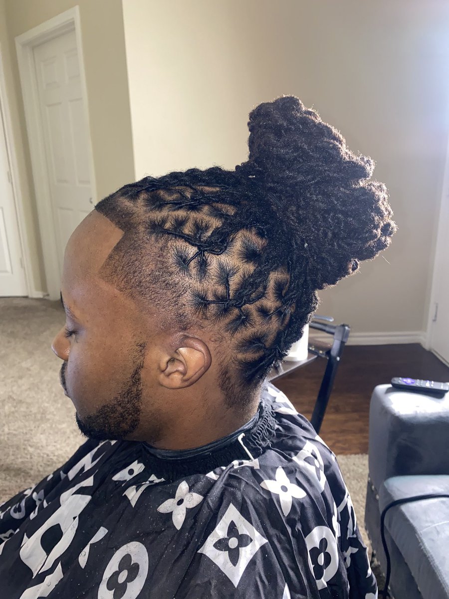 kolekutz_'s tweet image. Full service for the win!! 🏆 

#htxhair #houstontx #houstonlocs #htxlocs #htxloctician #trending #viral