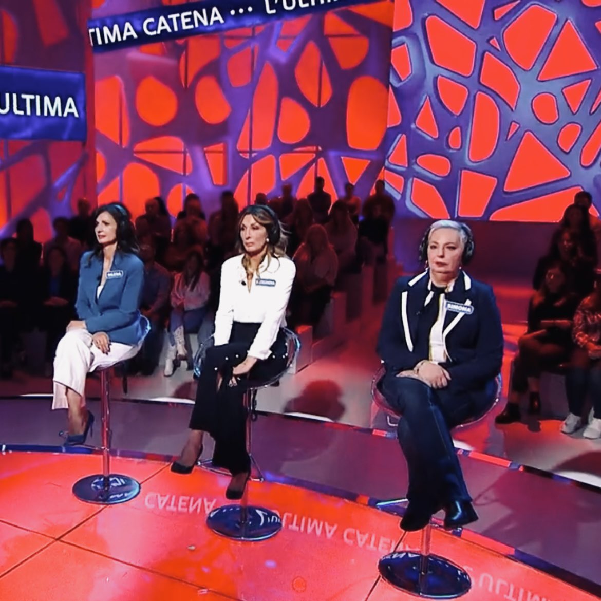statisticheRaC's tweet photo. Tredicesima vittoria di puntata delle #amichette a #reazioneacatena il #30novembre e settima vincita: ma non basta per diventare la squadra che ha vinto di più in questa edizione, servono ancora 1.600 euro per sorpassare le Amiche in Onda e 2.200 per le Tre e Lode. https://t.co/ZdSm4zo6up