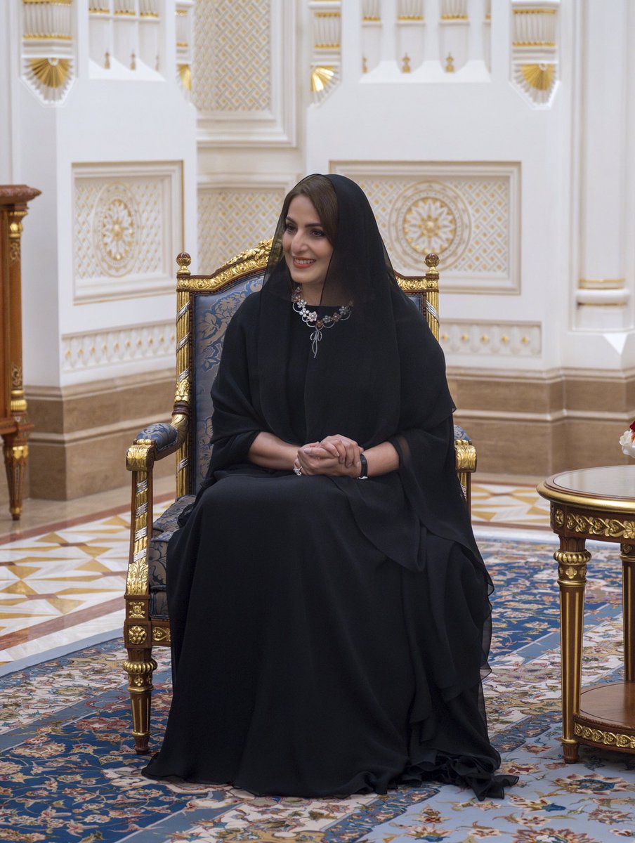 RoyalOmanFamily's tweet photo. #السّيّدة_الجليلة حرم جلالة السُلطان المعظّم -حفظها الله ورعاها- تقيم  بقصر العلم العامر مأدبة عشاء على شرف حرم فخامة رئيس الاتحاد  السويسري بمناسبة زيارتها لسلطنة #عُمان. https://t.co/mvs9vuR90Q