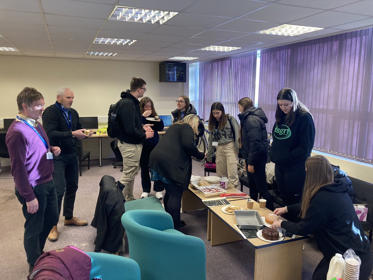 sm6form's tweet image. Fantastic effort and gorgeous cakes from our Sixth Form as part of their their ongoing MacMillan Coffee mornings! Well done Mr Macartney!