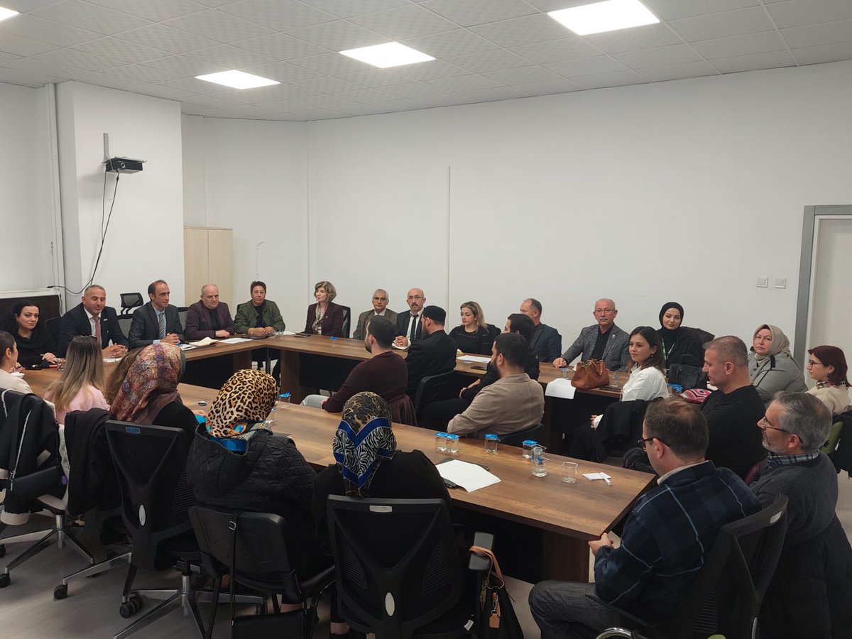 denizlimem's tweet photo. Hayat Boyu Öğrenme kapsamındaki Halk Eğitimi Kurslarımızda işbirliği yaptığımız Sivil Toplum Kuruluşlarının Denizli temsilcileri ile kursların verimliliği ve yaygınlaştırılması değerlendirme toplantısı yapılarak görüş alışverişinde bulundu.

@emre_caliskan @tcmeb https://t.co/CXRMWp6abg