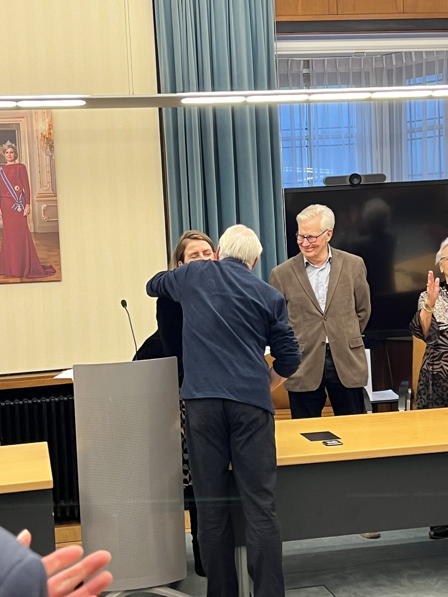 HEILOO2000's tweet image. Erepenning voor Hans Romeijn bij de afscheid van het gemeentehuis. Zo verdiend!