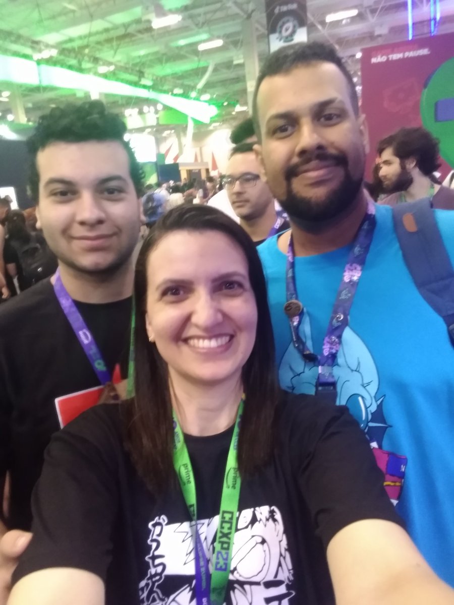 LuaLima27's tweet image. Nem em toda minha vida pensei em conhecer todas as lendas juntos. Eu n tô acreditando e ainda estou tremendo!
Vcs são perfeitos!! 
Obrigada @CCXPoficial , obrigada @CBOLAOgg , obrigada @baianolol1 @mylonzete @brucerlol @esACarry @GustavoMinerva @jimelol1 @dudstheboy @zNiCoLoFF ❤️