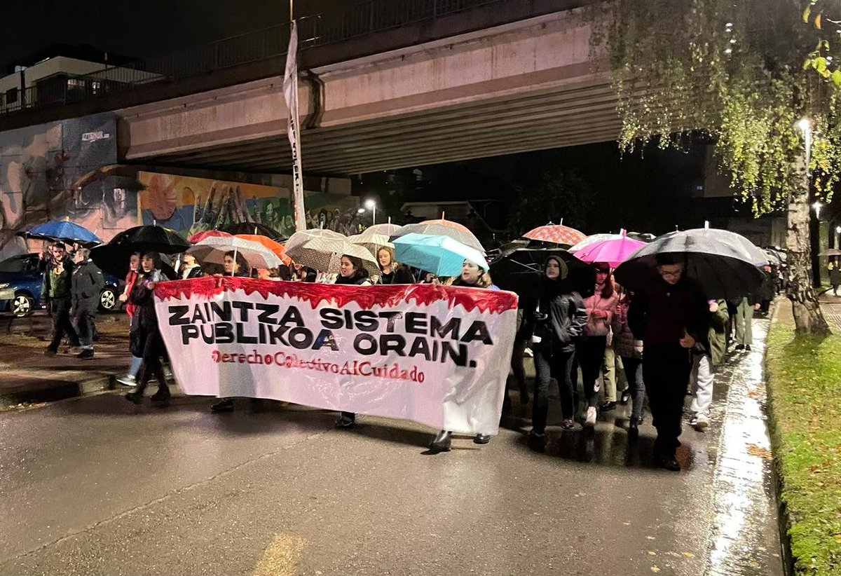 LABaiara's tweet image. 📢Aiaraldeko manifestazioak Laudioko kaleak jendez eta aldarriz beti ditu✊
#GrebaFeministaOrokorra 
#HuelgaFeministaGeneral

Zaintza sistema publiko komunitario duin baten alde‼️
#ZaintzaEskubideKolektiboa
#DerechoColectivoAlCuidado
#SOSaiaraldea