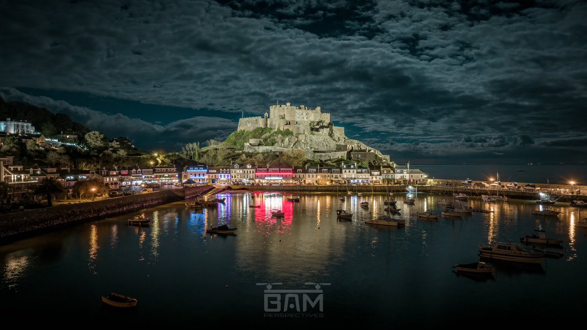 Stunning conditions at Gorey recently! 
Mont Orgueil looking magnificent as always above the lights around the harbour!
.
<a href="/JerseyHeritage/">Jersey Heritage</a> <a href="/GovJersey/">Government of Jersey</a> <a href="/JEPnews/">jepnews</a> <a href="/DroneHour/">DroneHour</a> <a href="/coverdrone/">Coverdrone</a> <a href="/Channel103/">Channel 103</a> #jerseyci #gorey #castle