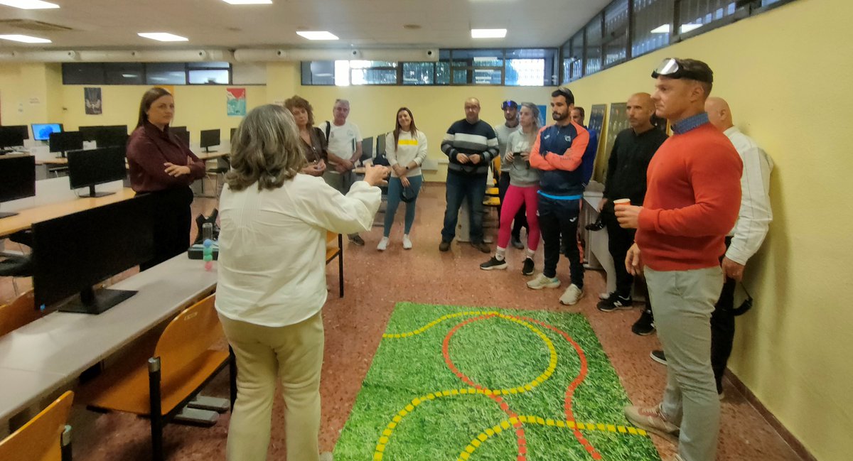 DGTes's tweet photo. Jornadas de puertas abiertas para docentes de los 64 centros de Primaria, Secundaria e IES adscritos al #ProgramaSTARS, organizadas por #JPT #Murcia a través de @Educarm.
🟩Han conocido las nuevas metodologías y participado en un escape room digital.
#EducaciónVial https://t.co/iwr027ltRT