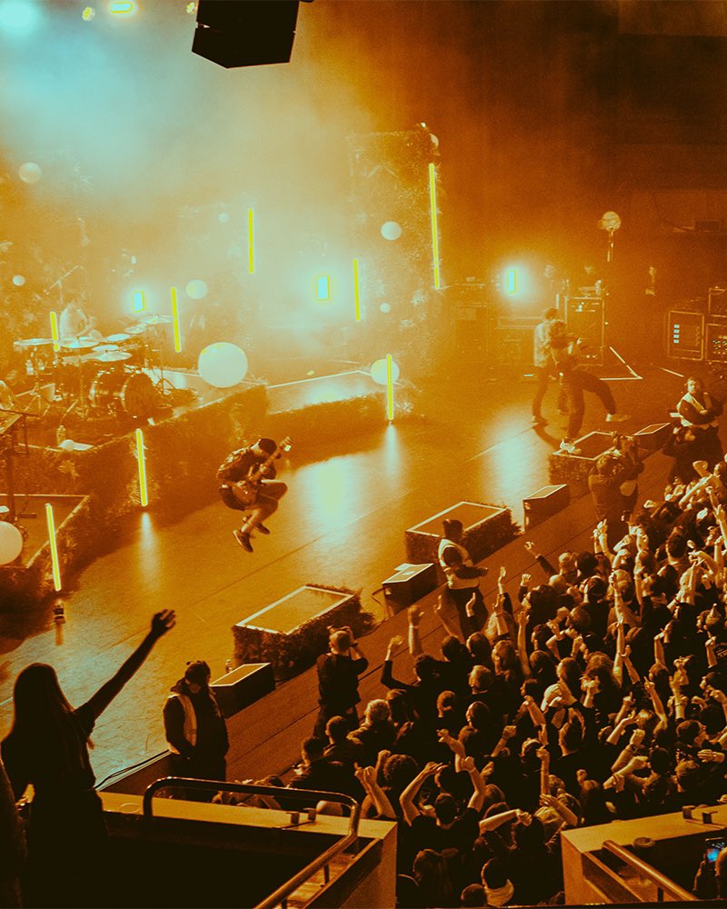 DONBROCO's tweet photo. READING! Not only home to the greatest festival on earth, but now also home to the greatest first night of tour on earth 🌍 Southend see you tonight!!! https://t.co/b5WUa2ptFK