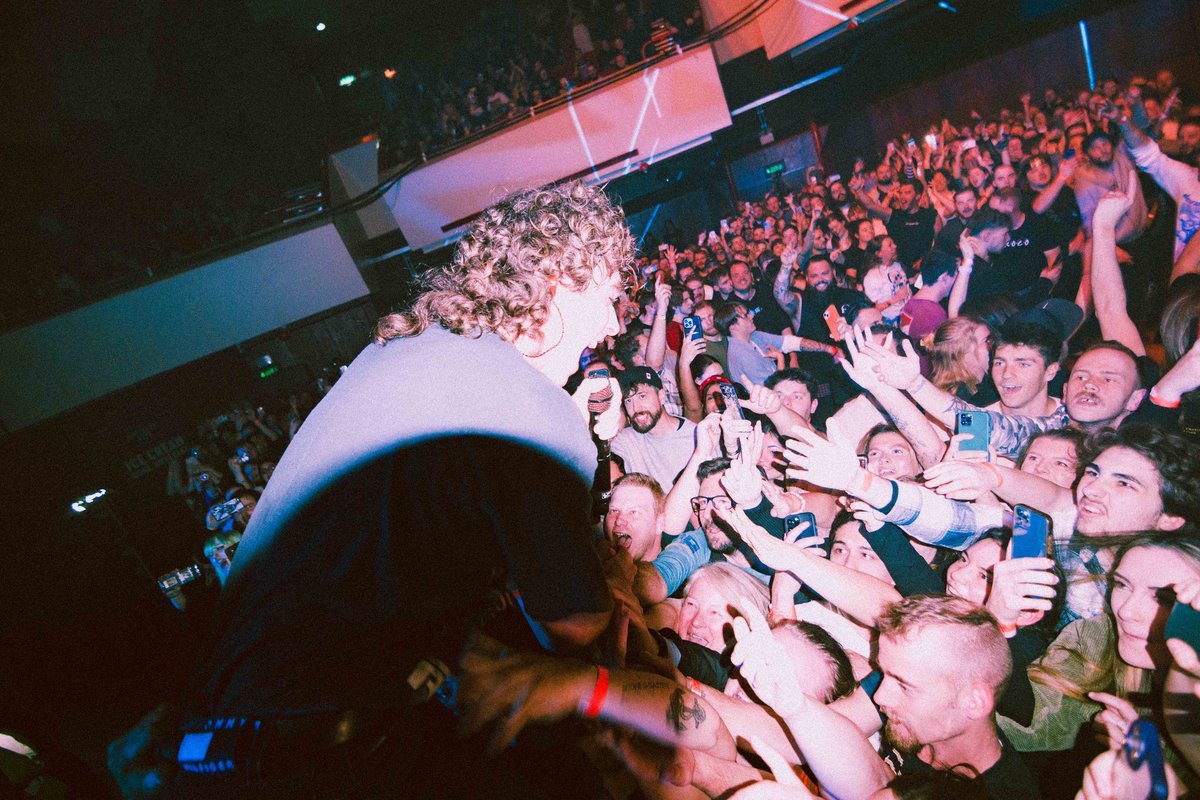 DONBROCO's tweet photo. READING! Not only home to the greatest festival on earth, but now also home to the greatest first night of tour on earth 🌍 Southend see you tonight!!! https://t.co/b5WUa2ptFK