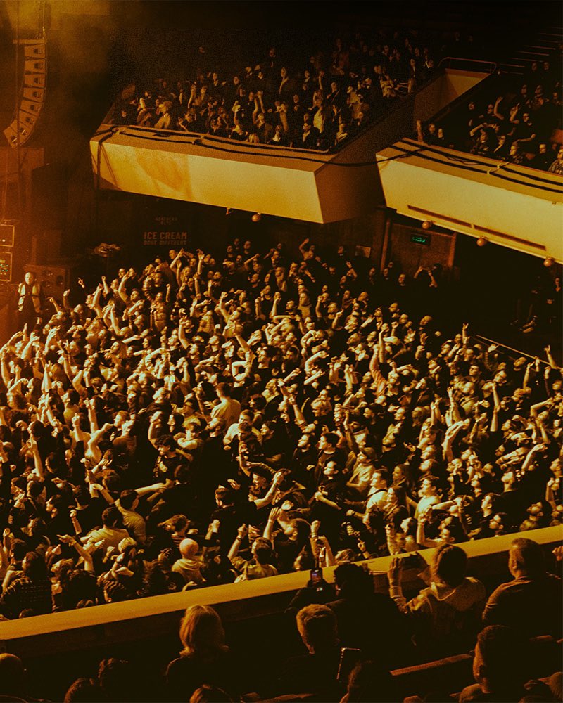 DONBROCO's tweet photo. READING! Not only home to the greatest festival on earth, but now also home to the greatest first night of tour on earth 🌍 Southend see you tonight!!! https://t.co/b5WUa2ptFK
