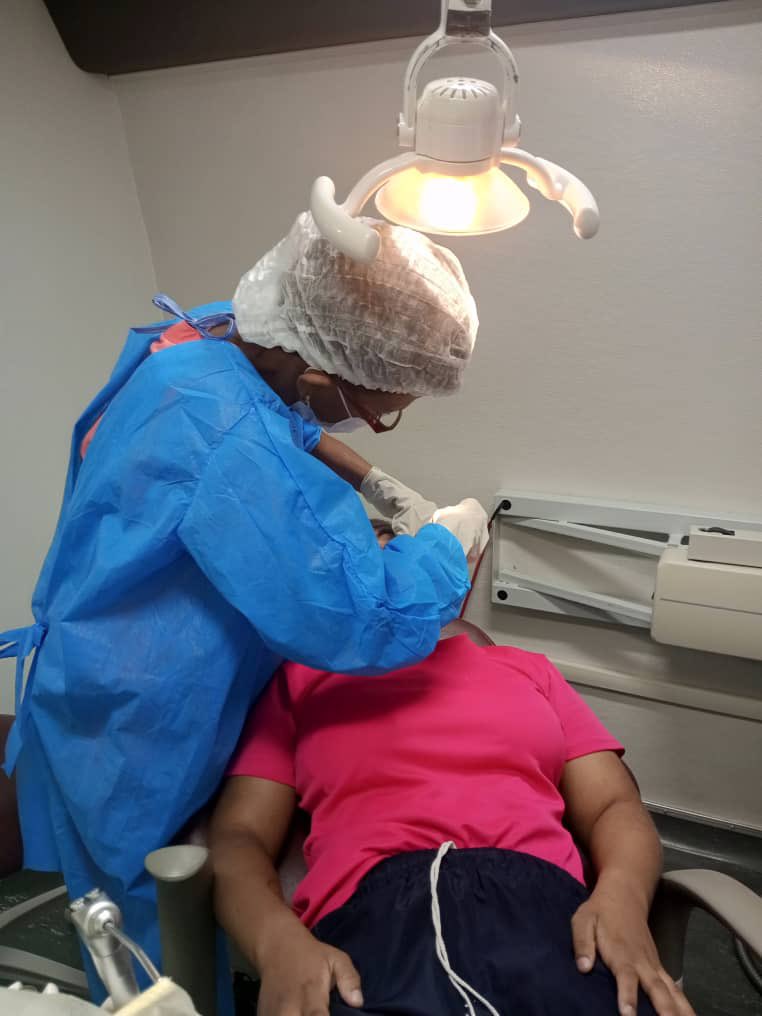 Con el servicio de odontología en general se les da garantía a la salud bucal y bienestar social a estas  jóvenes, dando cumplimiento a lo que establece nuestra Carta Magna y la #Loppna.