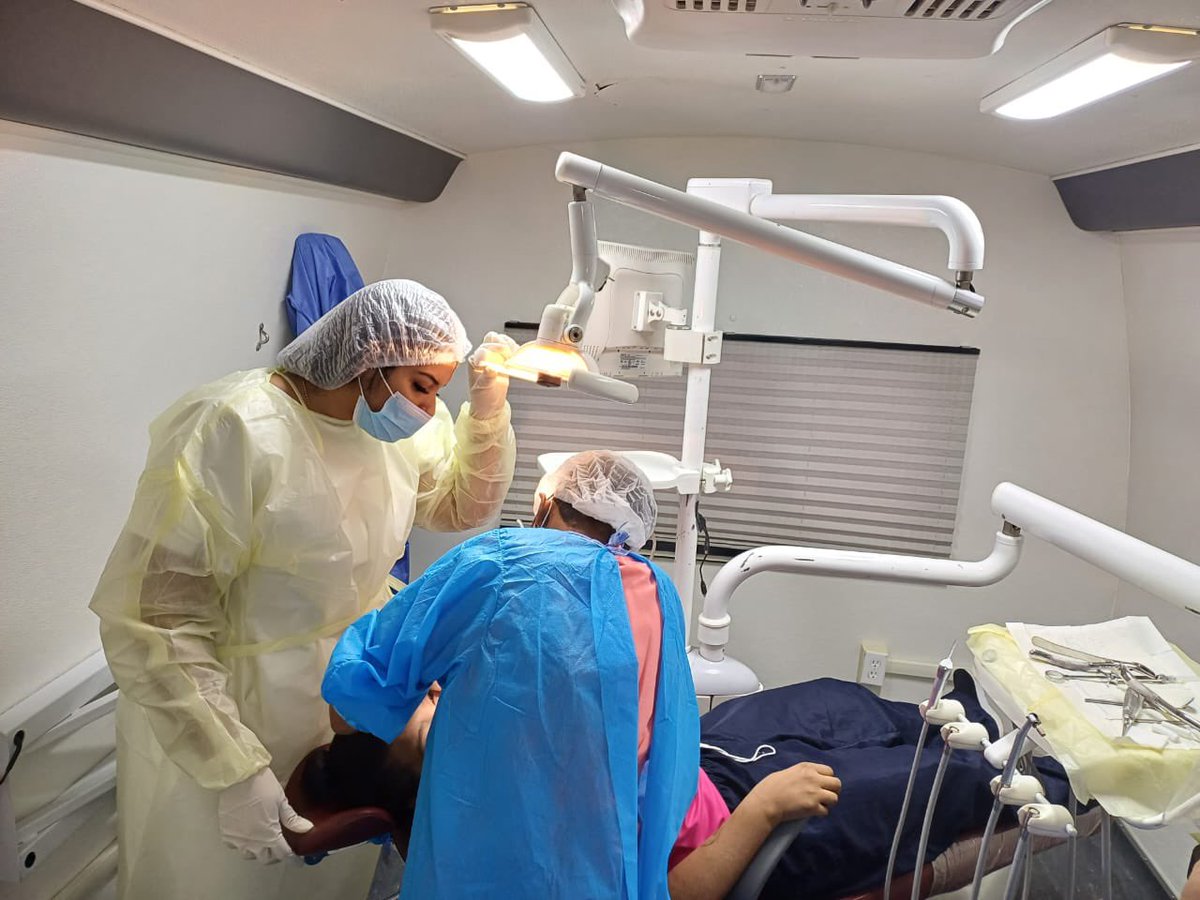 A través de nuestras clínicas móviles, llevamos una jornada médica odontológica a la Entidad de Atención Dr. José Gregorio Hernández ubicada en Caracas, en beneficio de las adolescentes y adultas jóvenes en conflicto con la ley penal que allí se encuentran.