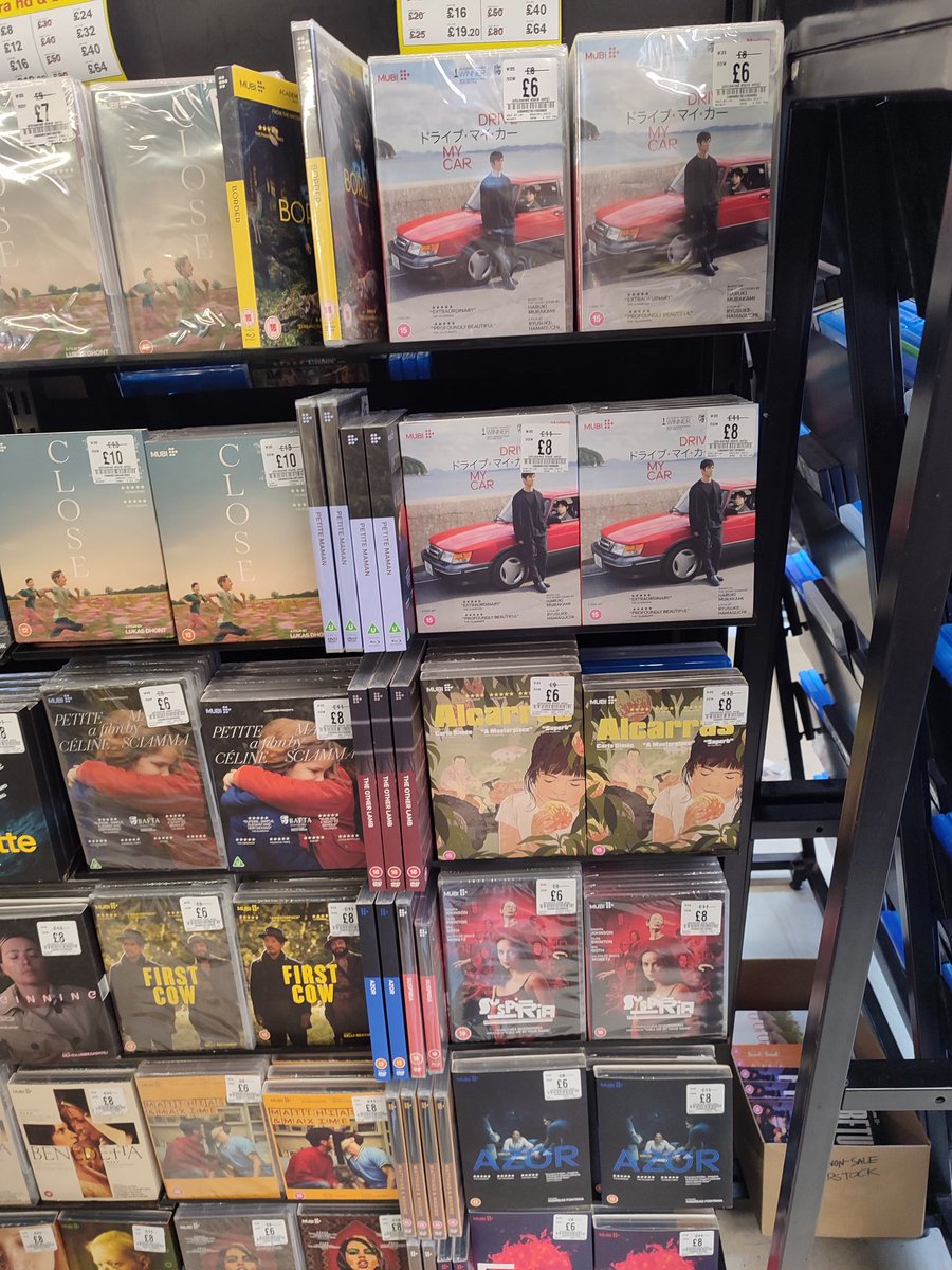 saritasr93's tweet image. Chicos! Si vais a Londres tenéis que parar en Fopp. Para que os hagáis una idea, yo he cogido LO CARO. Películas nuevas por tres libras, sección gigante en la planta baja de todos los géneros y años, y te hacen más descuento aún por cada peli que añades