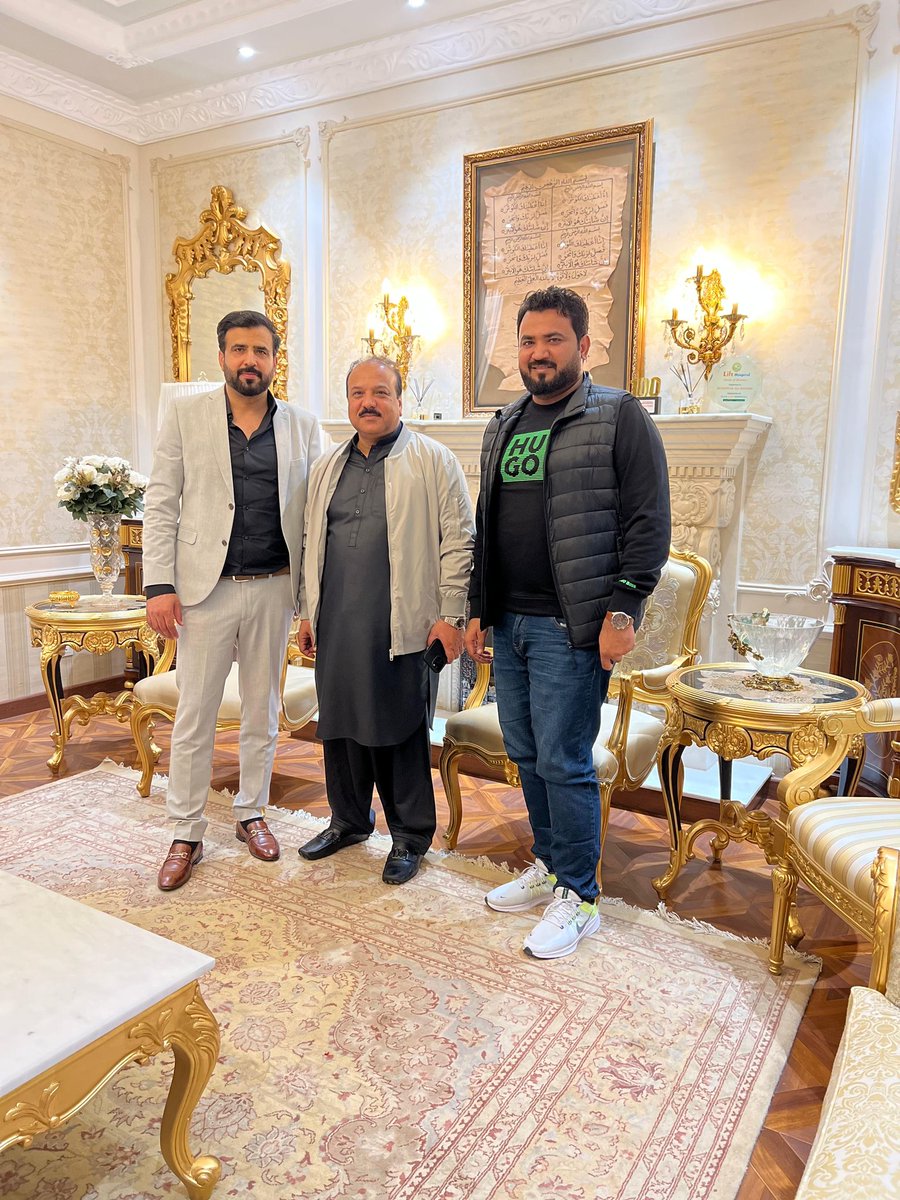UmairRajput9's tweet photo. Thankew for Dinner ❤️ Hashmi Sab #Lahore #haroonestate https://t.co/sBDinNh4so