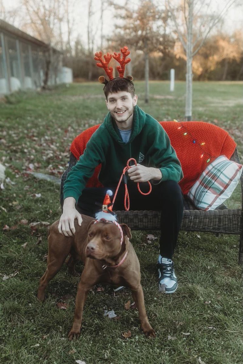 Herd_MBB's tweet photo. 🐶 𝐂𝐡𝐫𝐢𝐬𝐭𝐦𝐚𝐬 𝐀𝐭 𝐓𝐡𝐞 𝐀𝐧𝐢𝐦𝐚𝐥 𝐒𝐡𝐞𝐥𝐭𝐞𝐫!

Our team took photos with dogs at the Huntington Cabell Wayne Animal Shelter who are still looking for a home.

#BringOnTheHerd // #WeAreMarshall https://t.co/1GwIaEETIl