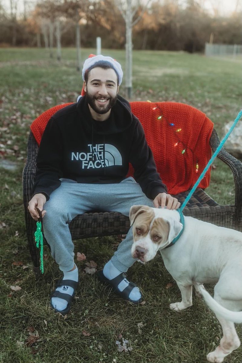 Herd_MBB's tweet photo. 🐶 𝐂𝐡𝐫𝐢𝐬𝐭𝐦𝐚𝐬 𝐀𝐭 𝐓𝐡𝐞 𝐀𝐧𝐢𝐦𝐚𝐥 𝐒𝐡𝐞𝐥𝐭𝐞𝐫!

Our team took photos with dogs at the Huntington Cabell Wayne Animal Shelter who are still looking for a home.

#BringOnTheHerd // #WeAreMarshall https://t.co/1GwIaEETIl