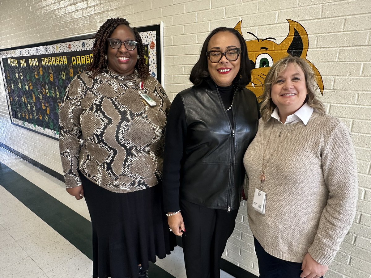 RichlandTwo's tweet photo. Superintendent Dr. Moore enjoyed visiting @WindsorElem, @ConderStars and @ForestLakeEagle. #PurposeDrivenFutureReady https://t.co/QqtAOmuOuu