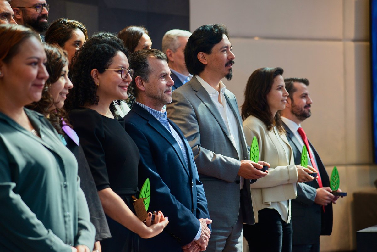 BMVMercados's tweet photo. 🔔 Hoy nos sumamos al #RingTheBellforClimate 2023, una iniciativa global impulsada por @TheWFE y @SSEinitiative. El objetivo: movilizar recursos de manera sostenible y resiliente al medio ambiente. 💚🌍 https://t.co/YTGH9HeUwd
