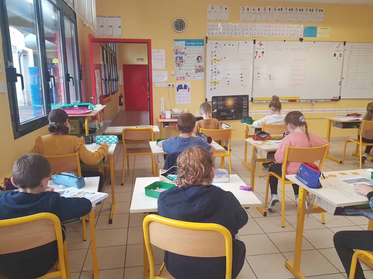 CEIPMontejaque's tweet photo. Visita a l’école des Tilleuls, una pequeña escuela con 65 alumnos y alumnas en Crosmières. Gran experiencia. #ErasmusPlus #ErasmusPlusES #MEPRural #MiErasmusPlus https://t.co/DxhA7zB29E