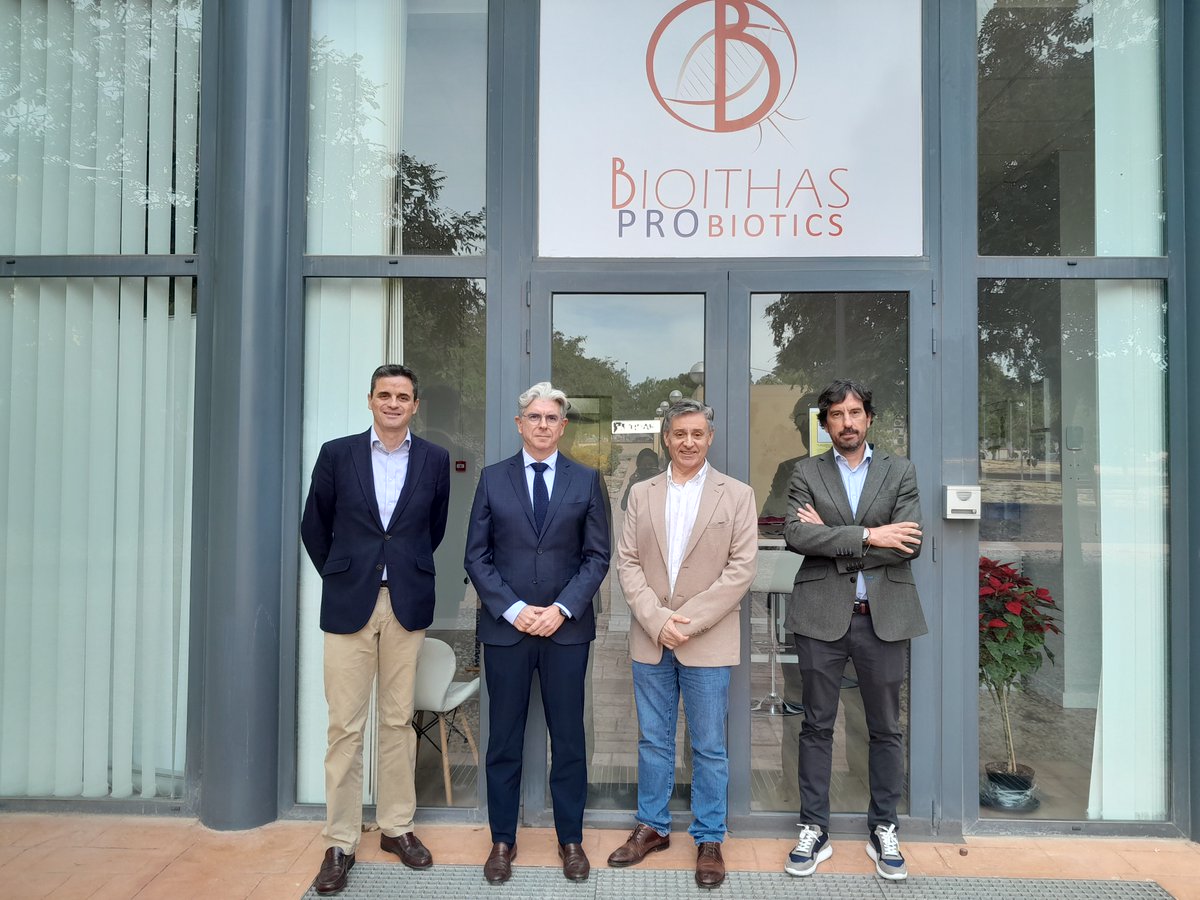GVAivace's tweet photo. 🔝@felipejcarrasco visita la empresa de probióticos 💊 #Bioithas, adjudicataria de suelo industrial de @GVAivace

🏭La firma se instalará en el parque empresarial El Maigmó para seguir creciendo⤵️

💶inversión: 380.000€
👨‍🔬17 nuevos empleos

https://t.co/nSXIlDpE8A

@NuriaMontes https://t.co/bIL54rTJlV