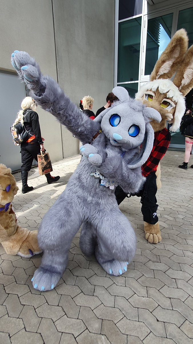<a href="/zaneyxo/">Zane 🌸🩷</a> And they're all so sweet too!!(havent met aurora though but she seems nice :D)

got too many to list but have to say these are some of my favourite suits/suiters :3
(Also all really kind too !!!)
🦈:<a href="/BlazeMir_Main/">BlazeMir🦈➡️やまびこ</a> 
🪽:<a href="/TheyCallMeSibs/">Sibs!</a> 
🐦:<a href="/drumari_gwak/">드루마리 곽 𓆩⟡𓆪 🔜💚🍫🐇 모하니 퍼슛 수주기다리는중🪽</a> 
🐐:<a href="/smallOrio/">Orio/Vyrn</a>
