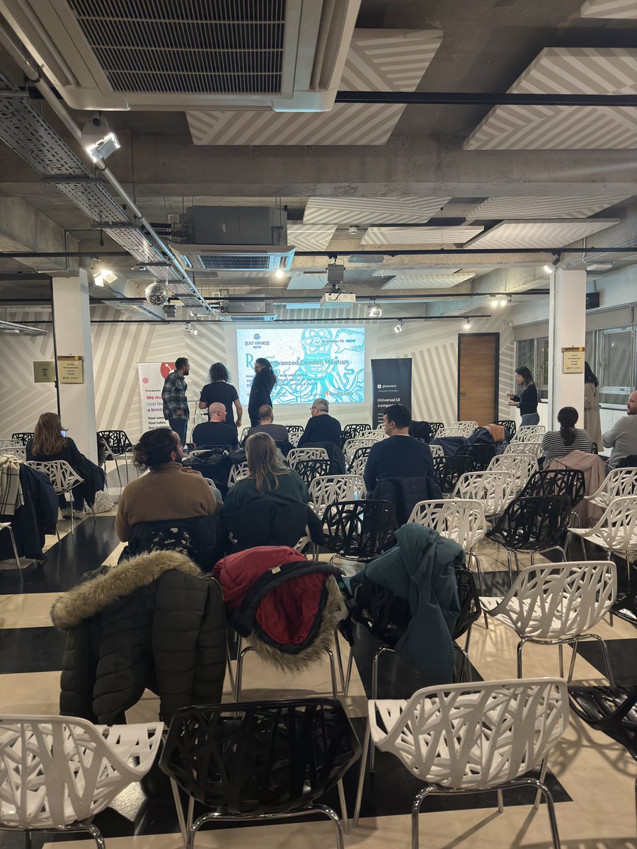giolaq's tweet image. Ready for #ReactAdvanced hosted by  @geekyants 
London is such a good place for tech Meet-ups!