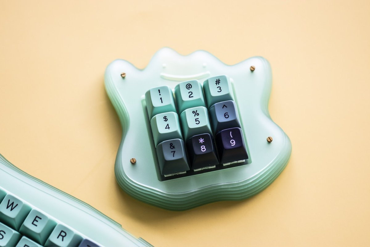 qlavier's tweet image. We geek too hard