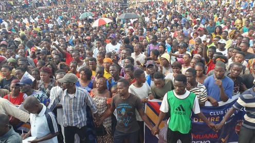 DSESANGA's tweet photo. Merci aux matadiennes et matadiens pour leur accueil chaleureux. En soutenant la Refondation du Congo, nous nous engageons à construire des infrastructures portuaires de qualité pour la province de Kongo-Central et à établir une armée de dissuasion pour garantir notre sécurité nationale, conformément à notre programme. Ensemble, restons vigilants contre la fraude électorale.
Un autre Congo est possible, Écrivons-en la nouvelle histoire !
#RefondationDuCongo
#1jourpoursauver5ans