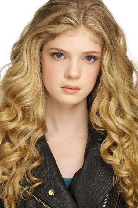 In Frame - Elena Kampouris

#ElenaKampouris #CelebrityWorld