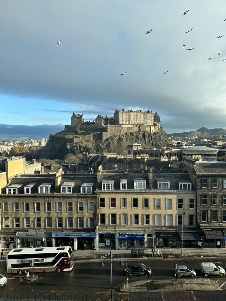 Our Future Asset team visited Artemis today to work on their video and receive some advice from women who work in the industry💖 final submission tomorrow! Well done girls, you have worked so hard on your report and pitch🌟 <a href="/KnightswoodSec/">KSS</a> <a href="/kssbusiness/">KSSBusiness&IT</a> <a href="/Future_Asset/">Future Asset</a>  #BudgeUpDave