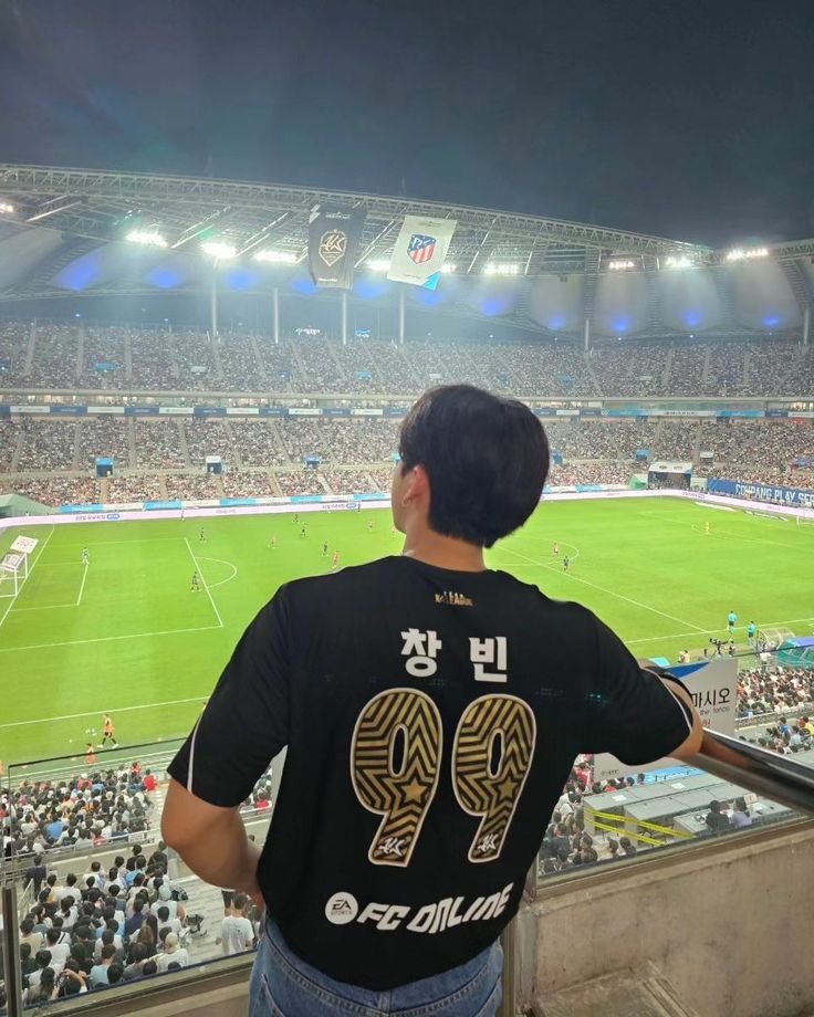 bangchandelicia's tweet photo. ir assistir um jogo de futebol com o changbin ou ir a uma festa com o jisung? https://t.co/rDlLSrvjUJ