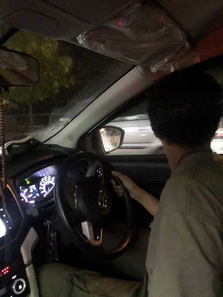bangchandelicia's tweet photo. viajar à noite com o jeongin ou passar o dia em casa com o hyunjin? https://t.co/TzZ6hJo88Y