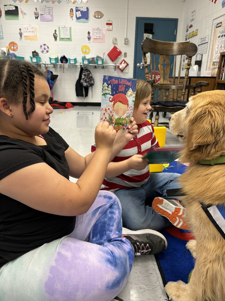 We love when we get to read to Rosie! #RESBelieves #ElevateStafford <a href="/RockhillES/">Rockhill Elementary</a>