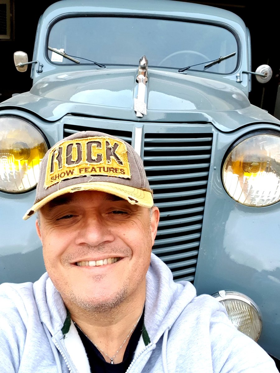 LeNordMeusien's tweet photo. #juva4 #passion... elle a quand même de la gueule 😉😊 ma #renault de 1953...😃 @renault_fr https://t.co/w0xvr4wX7Q
