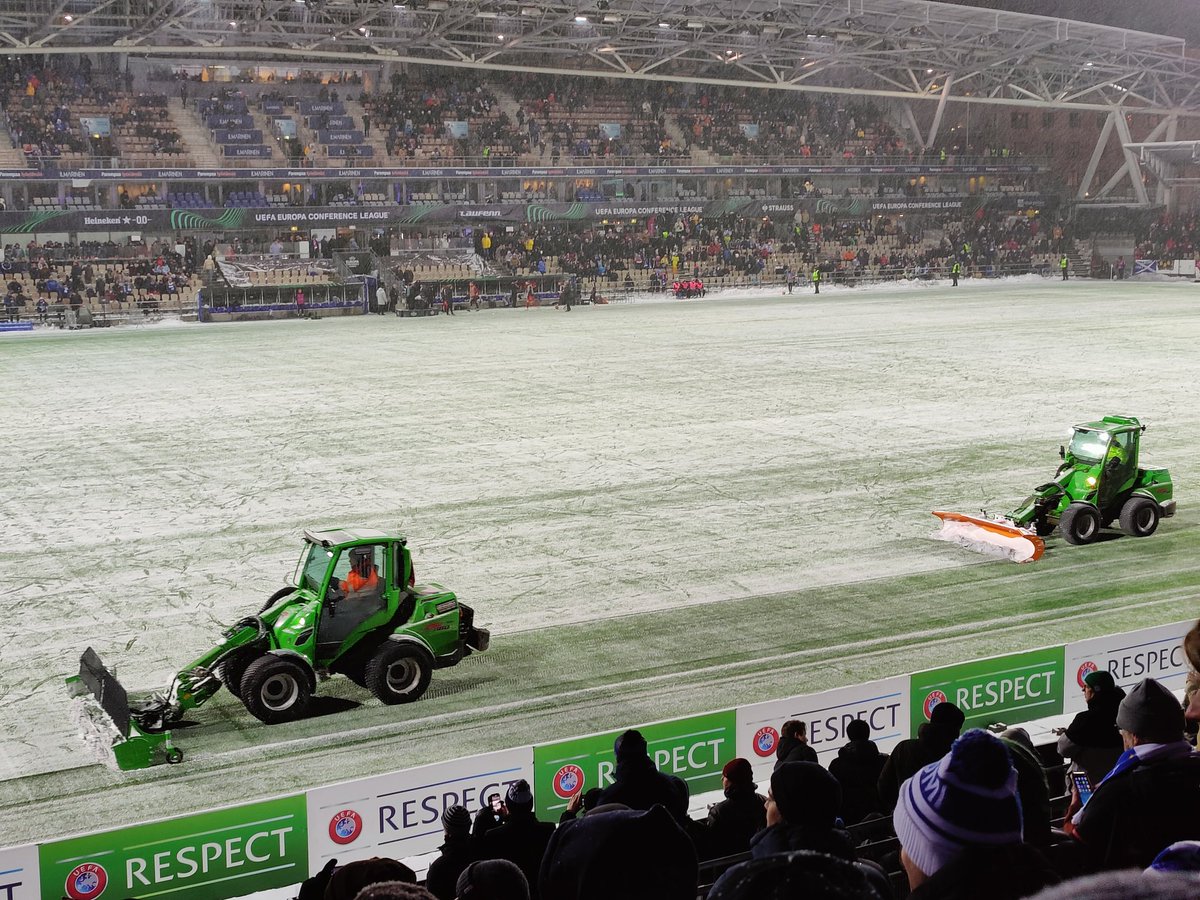 svehma's tweet photo. Only in Finland. Jalkapallossa auraustauko 😂 #hjk #aberdeenfc #uefa https://t.co/MMMwcQ5DJL
