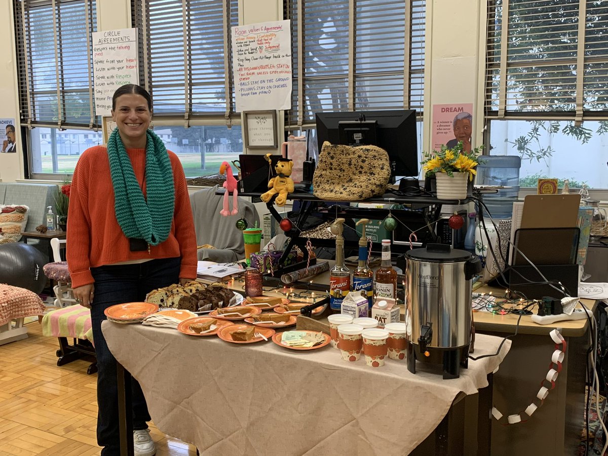 JeanetteSowa's tweet photo. Thank you to our amazing social worker, Ms. Jessica for treating the entire Lindbergh staff to coffee and treats this morning in the Wellness Center! Our staff was able to engage with one another and start the day on a sweet note. 😁 @LindberghStemLB #proudtobeLBUSD https://t.co/mDp8rUe0jE