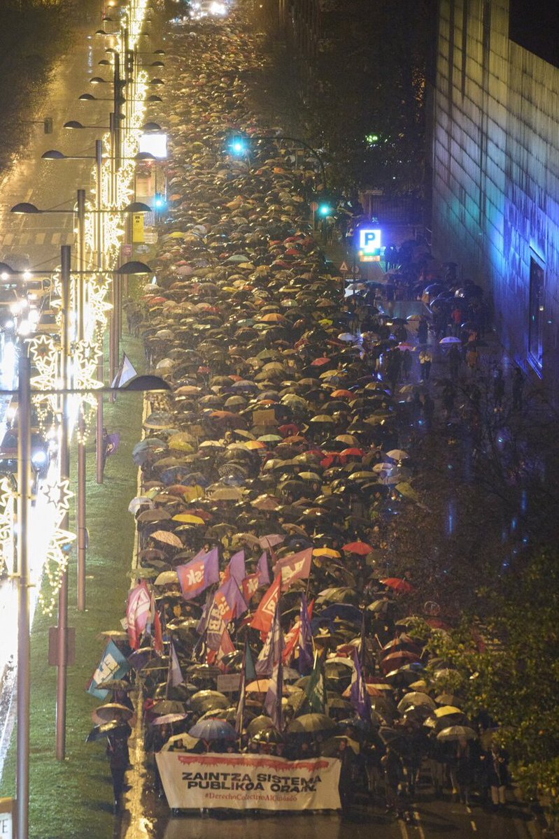 📸 FOTOS | Nuevas imágenes de la huelga feminista: miles de personas marchan en Pamplona contra la precariedad y privatización del sector de los cuidados
noticiasdenavarra.com/fotos/general/…